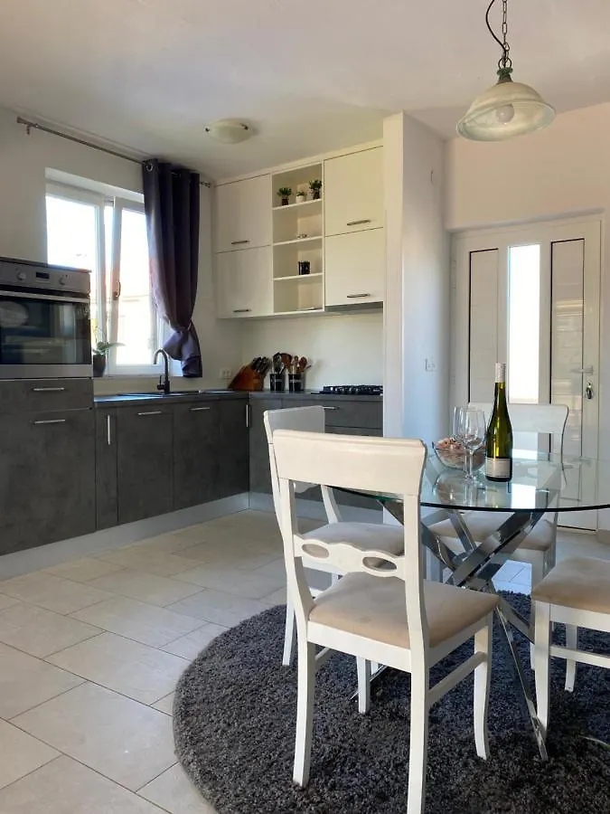Beautiful Island House Ugljan Apartamento 0*,  Croácia