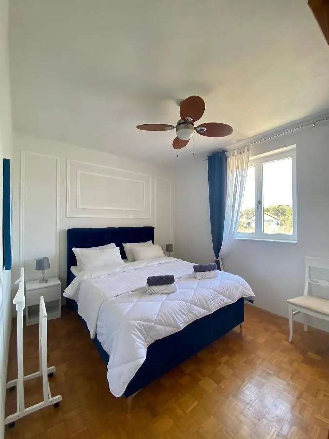 Beautiful Island House Ugljan Apartamento 0*,  Croácia